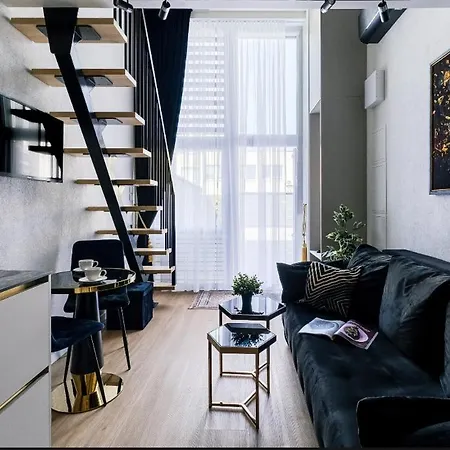Alana Loft *